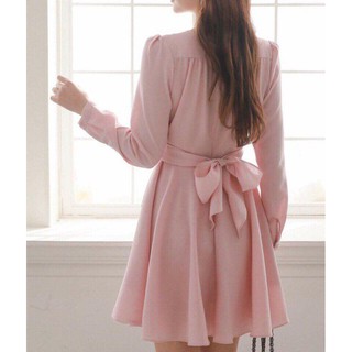 Đầm hồng tay dài cột eo