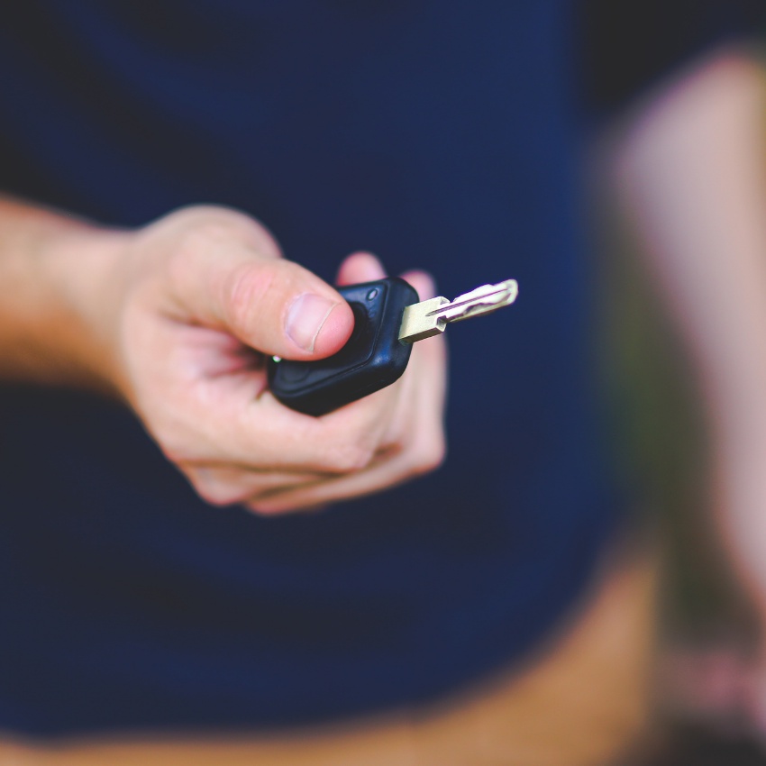 Thẻ Dán Số Điện Thoại Trong Ô Tô Khi Dưng Đỗ Xe Hơi Ngoài Đường | BigBuy360 - bigbuy360.vn