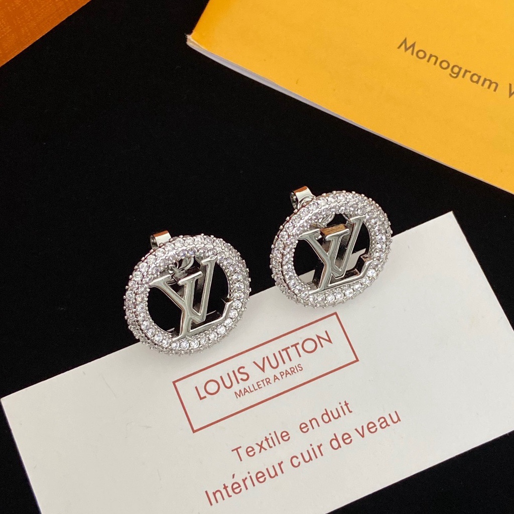 Bông Tai Louis Vuitton Đính Kim Cương Giả Hình Chữ Cái Thời Trang