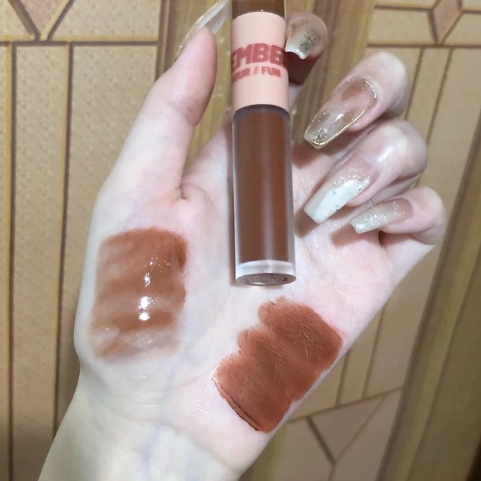 Son môi Capuvini dạng lỏng 2 trong 1 siêu nhẹ chống nứt nẻ 4g