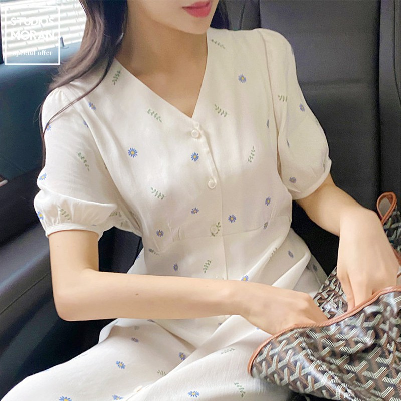 Váy MORAN hoa nhí màu xanh trắng cổ V cài dọc khuy dáng thon eo xòe dài nhẹ nhàng vintage Hàn Quốc