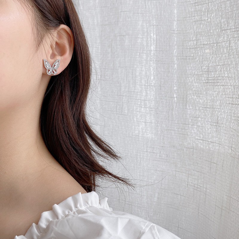 Đôi Bông Tai Hình Con Bướm Nạm Đá Dễ Thương
