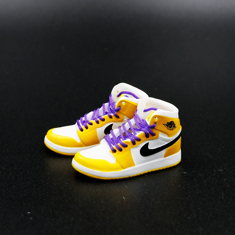 Móc Khóa Hình Đôi Giày Bóng Rổ mini aj1 nba James Kobe Curry Sáng Tạo Trang Trí Xe Hơi