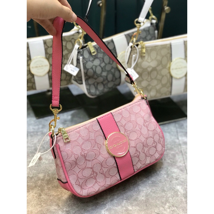 Túi kẹp nách 𝘊𝘰𝘢𝘤𝘩 phối chữ size 23 cm