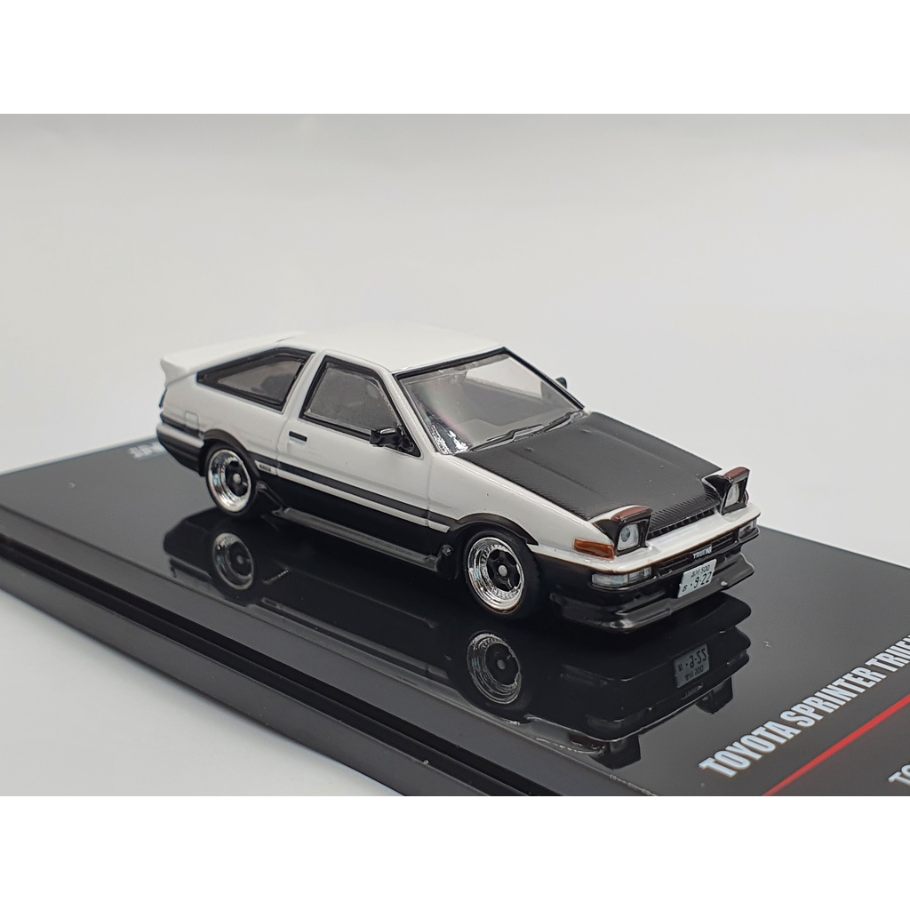 Xe Mô Hình TOYOTA SPRINTER TRUENO AE86 WHITE/BLACK WITH EXTRA WHEELS JAPAN SPECIAL EDITION 1:64 INNO MODELS (Trắng)