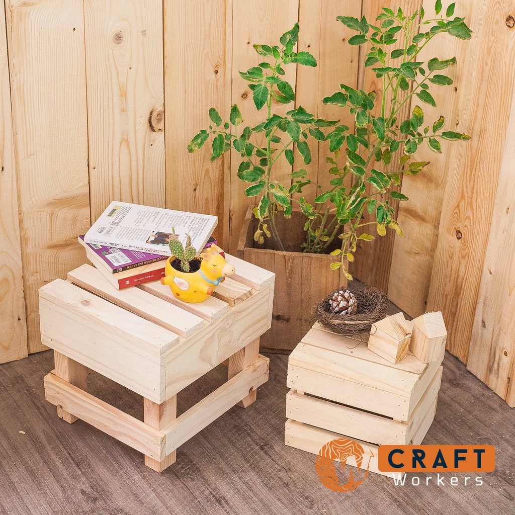 Ghế đẩu gỗ thông - Nội thất quán cà phê Vintage