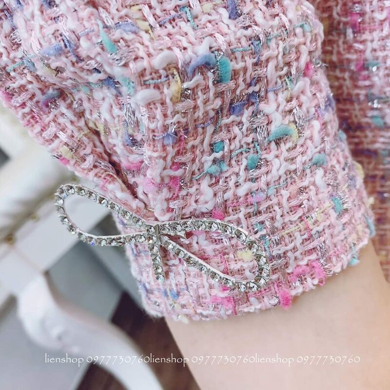 [Mã WANOV30 hoàn 15% xu đơn 99k] Áo dạ khuy hồng cổ vuông pha kim tuyến | BigBuy360 - bigbuy360.vn