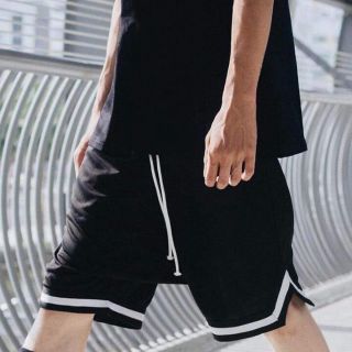 Quần V Line shorts