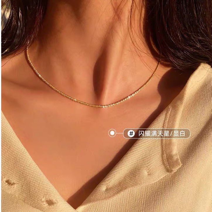 Vòng cổ tinh xảo sáng chiếu thời trang