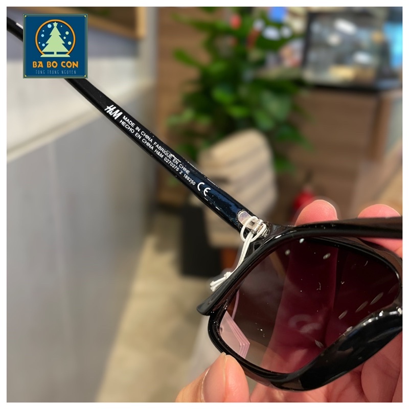 Kính HM săn Sale, xước nhẹ giảm còn 180k chuẩn Authentic, có mail mua hàng tại web, đầy đủ tem tag fullbox