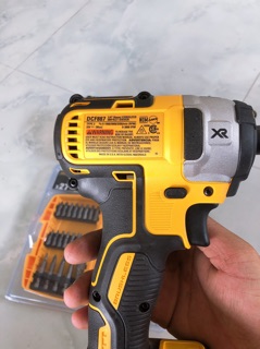 Combo máy bắn vít dewalt DCF887