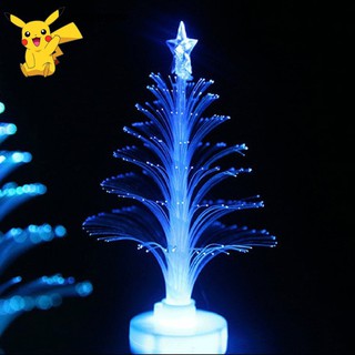 Cây thông Noel đổi màu trang trí lấp lánh
