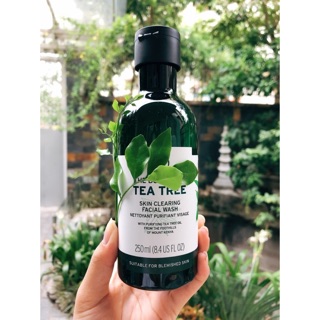 Gel rửa mặt The Body Shop Tea Tree Skin Clearing Facial Wash 250ML