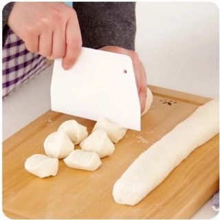 Dao cắt bột bằng nhựa