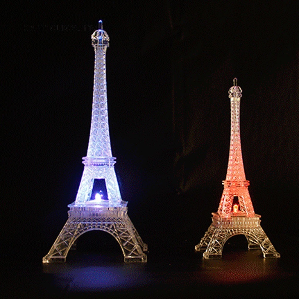 Tháp Eiffel Có Đèn Led Phát Sáng