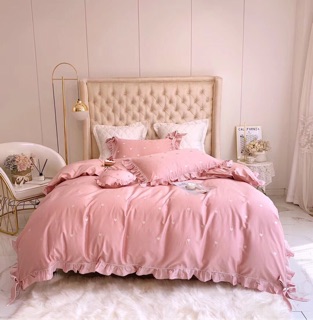 bộ vỏ chăn ga gối lụa nơ thêu trái tim đỏ 4 món