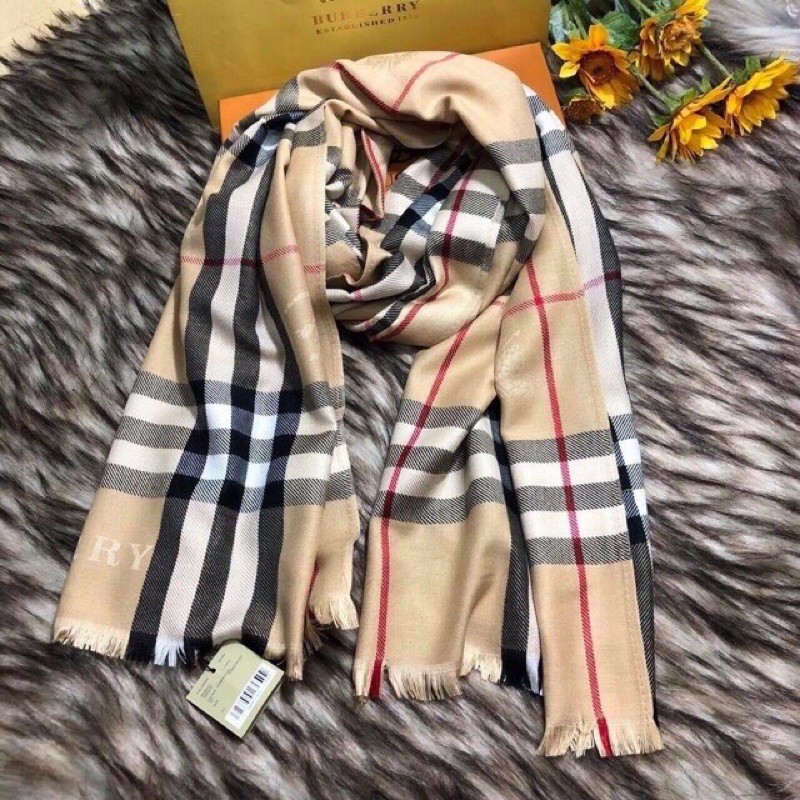 khăn choàng cổ Bbr 280k sale 155k