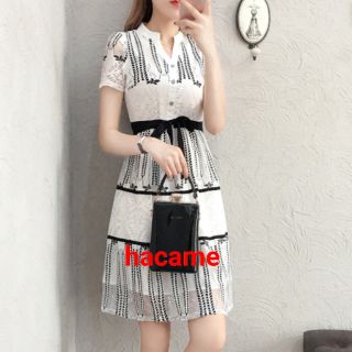 Đầm trắng phối đen Diana