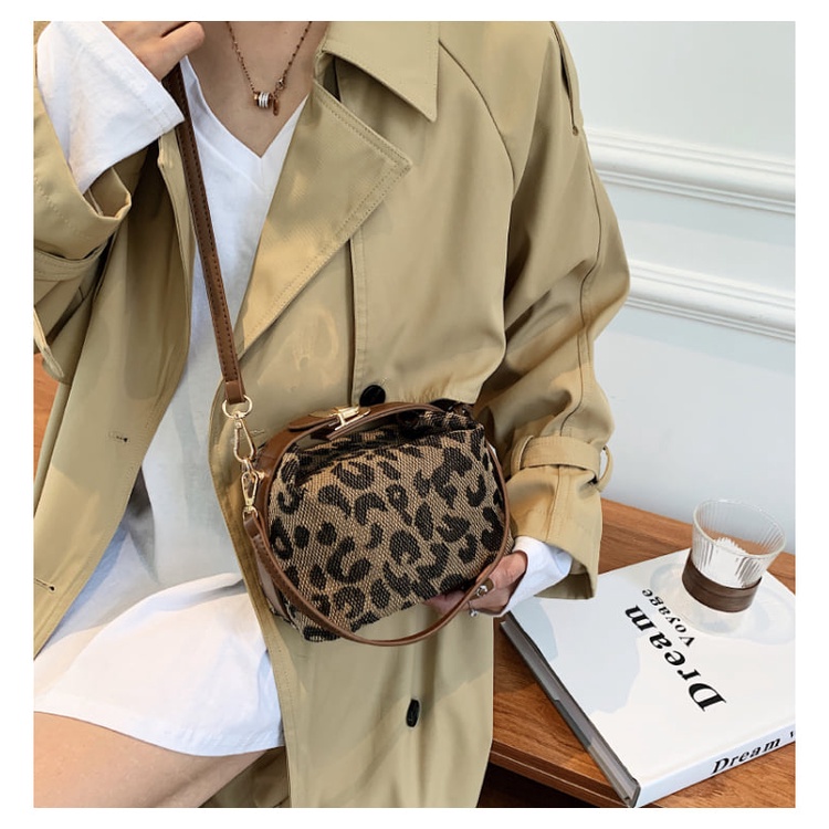 Túi xách hộp beo và harem khóa trên cao cấp