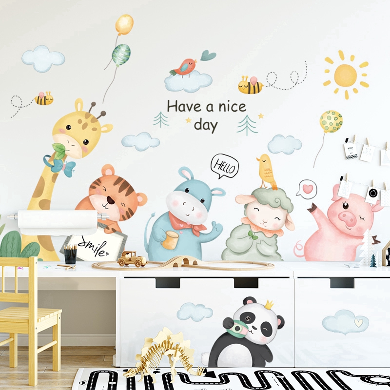 Miếng dán tường họa tiết hình con thú theo phong cách hoạt hình dùng trang phòng cho trẻ nhỏ
