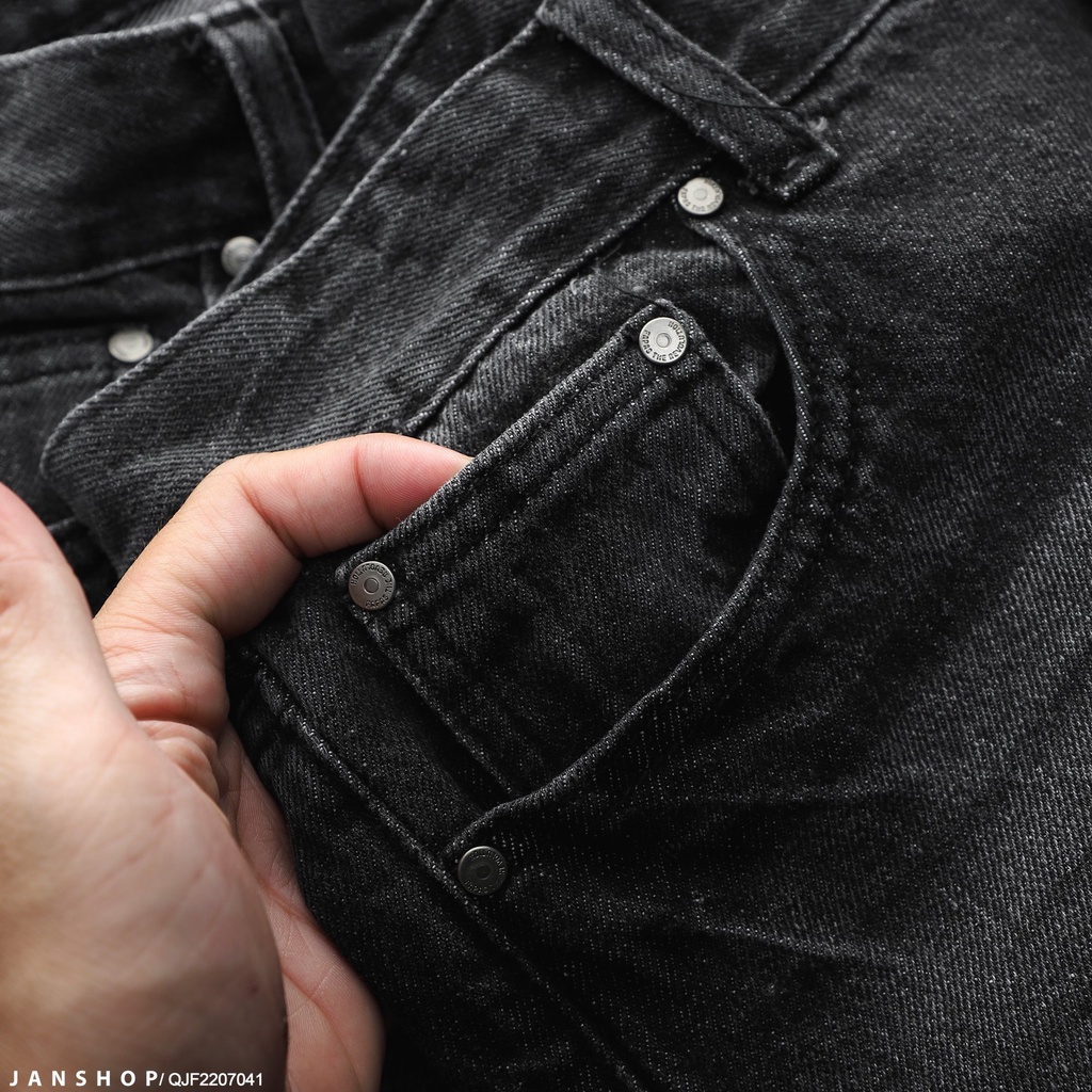 Quần Jean Form Straight Fit Chắc Chắn, Thoải Mái Sẽ Làm Hài Lòng Những Anh Chàng Thích Sự Đơn Giản