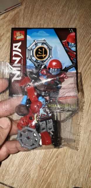 Lắp ráp 1 hộp LegoNinja SX3029 có nhiều chi tiết