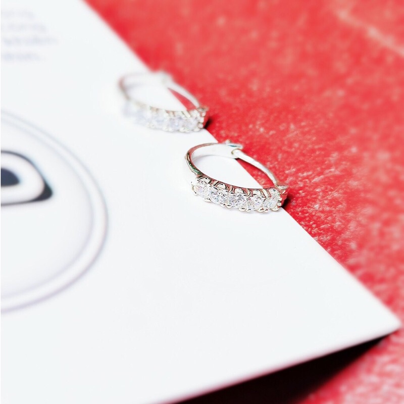 Khuyên tai đá tròn cực xinh- chuẩn bạc ta