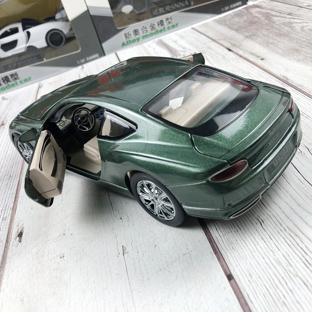 Xe mô hình tĩnh 1:24 ô tô Bentley Continental GT 2 cửa hãng XLG có 3 màu Đen, Trắng, Xanh