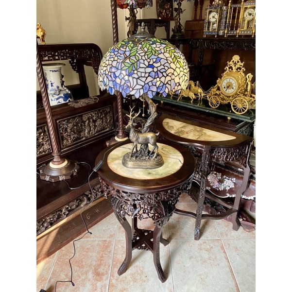 Đèn Tiffany con hươu bên hoa từ đằng