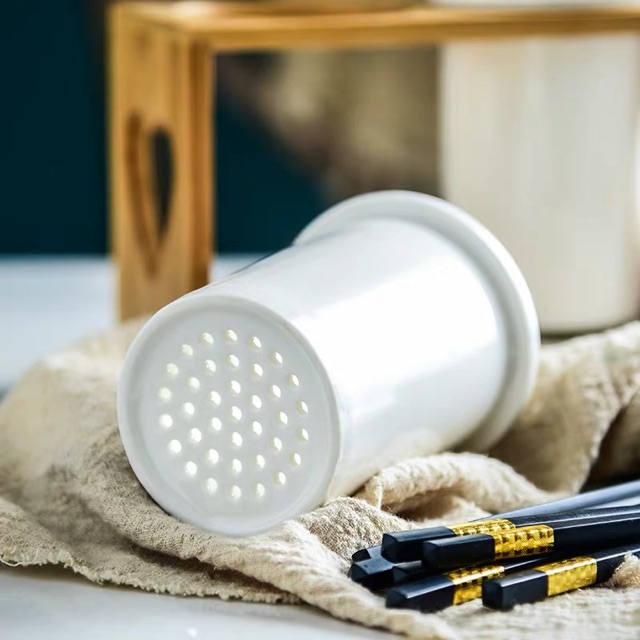 Ống đũa sứ giá gỗ