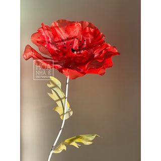 Trụ hoa poppy đỏ đô sang chảnh
