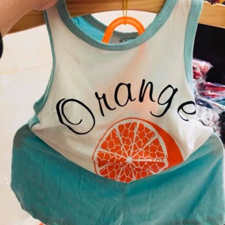 Khách lẻ mua bộ hoa quả