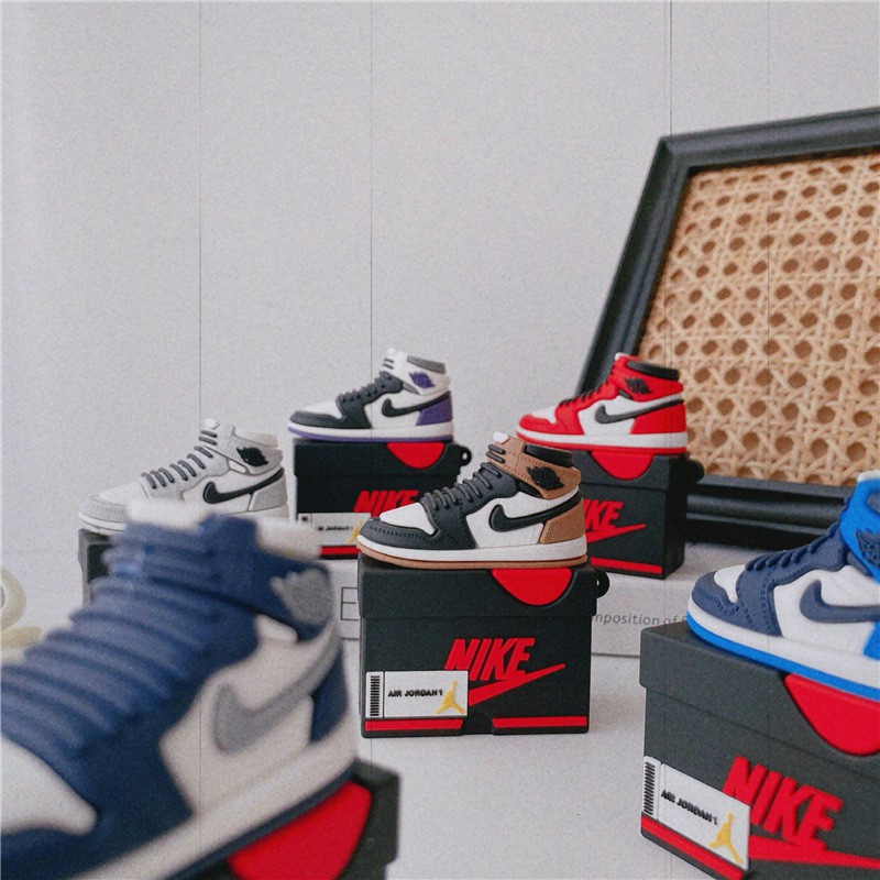 Vỏ Bảo Vệ Hộp Sạc Tai Nghe airpods gen 3 1 / 2 / pro 2 Hình Giày Thể Thao air jordan Kèm Móc Treo Tiện Dụng