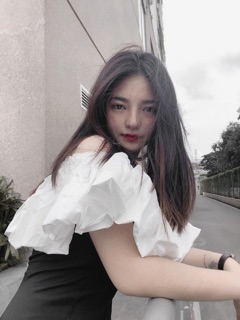 Đầm đen bèo trắng Xavia