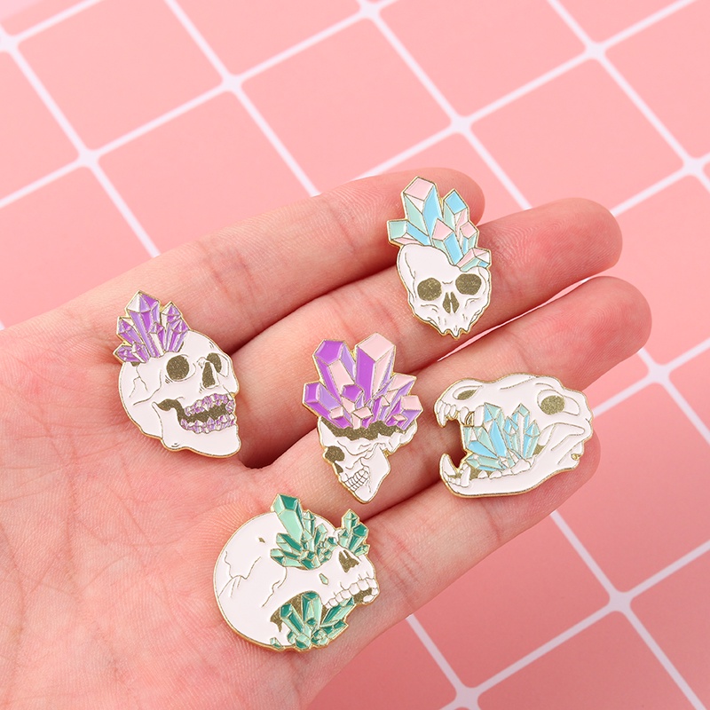 Ghim cài áo QIHE JEWELRY hình đầu lâu và đá thạch anh phong cách punk làm quà tặng cho bạn bè