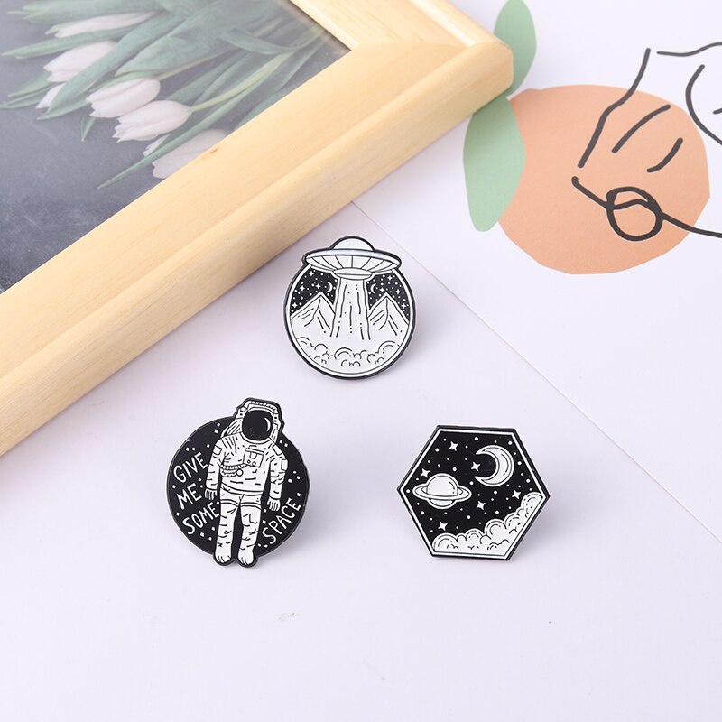 Pin cài áo không gian Space Astronaut UFO - GC494