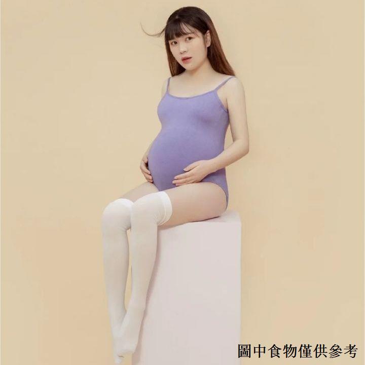 Trang Phục Chụp Ảnh Nghệ Thuật Phong Cách Retro 2022 Cho Mẹ Bầu