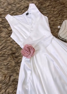 Váy lụa trắng