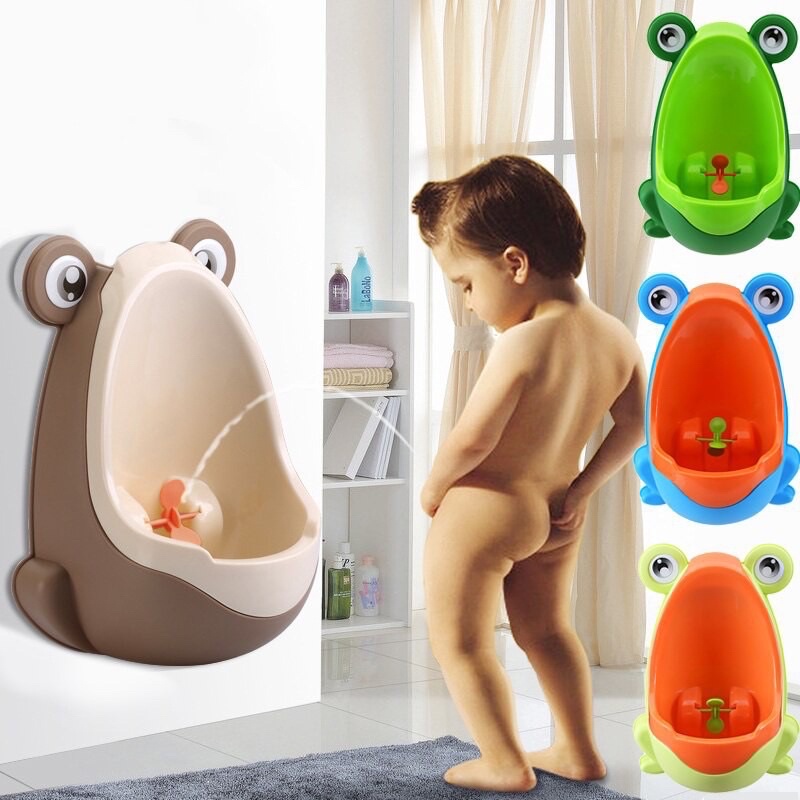Bô đứng tiểu cho bé trai