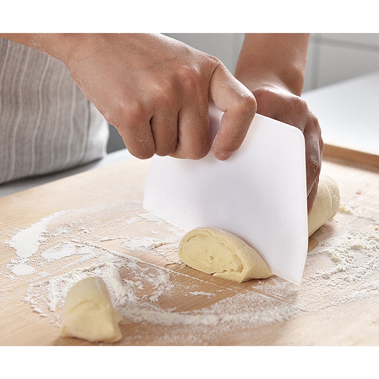 Dụng Cụ/Miếng/Dao Cắt Vét Chia Bột Làm Bánh Nhựa Hình Thang Tiện Dụng 13cm