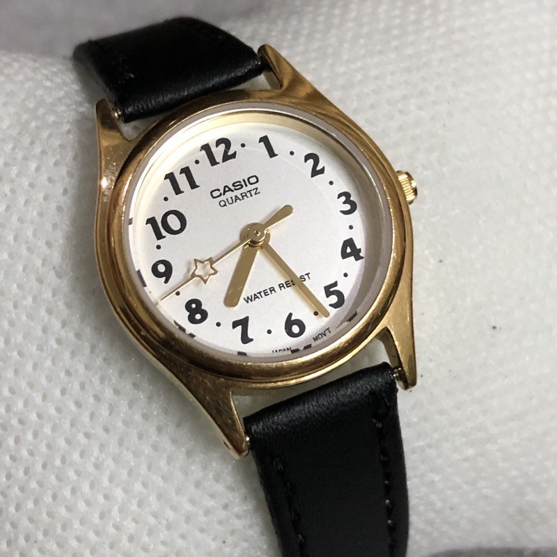 Đồng hồ dây da của nữ hiệu casio