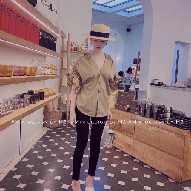 Áo cổ V tay bèo