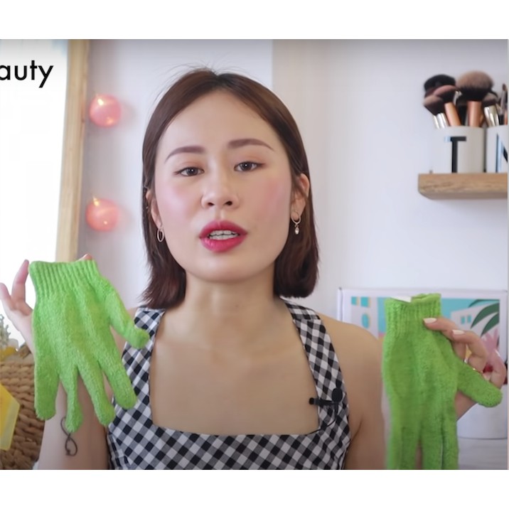 Găng tay tắm, tẩy da chết giúp da sáng mịn THE BODY SHOP Exfoliating Bath Gloves