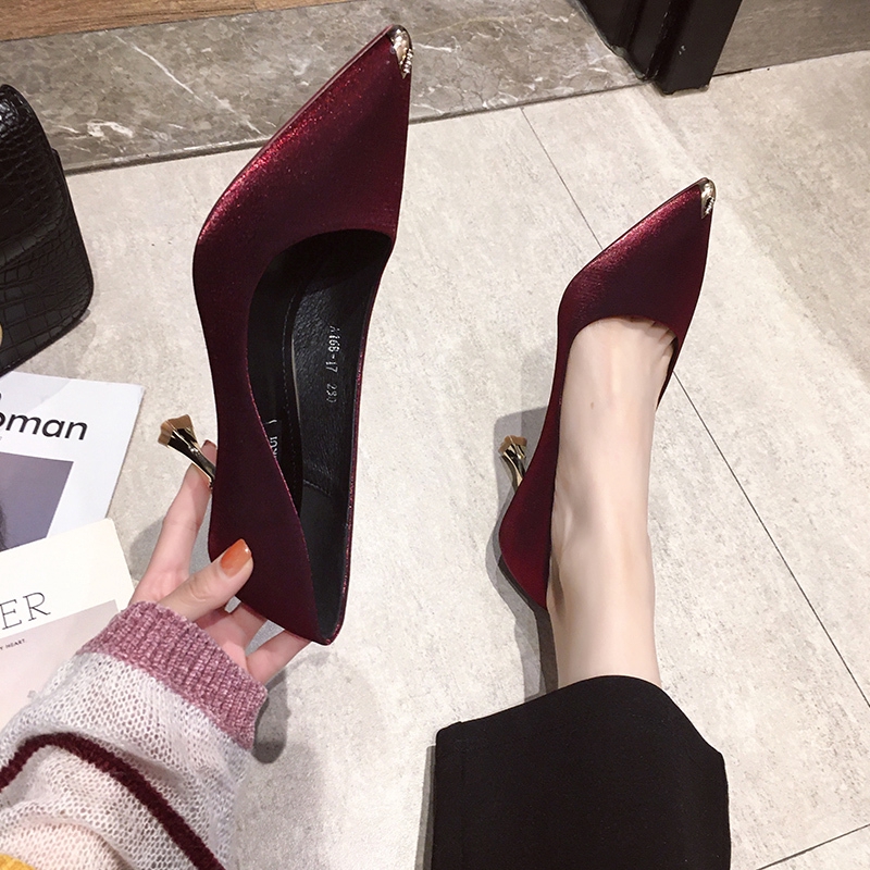 Giày cao gót mũi nhọn thời trang nữ tính