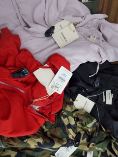 Áo gió Pull n bear dư xịn bao check tẹt