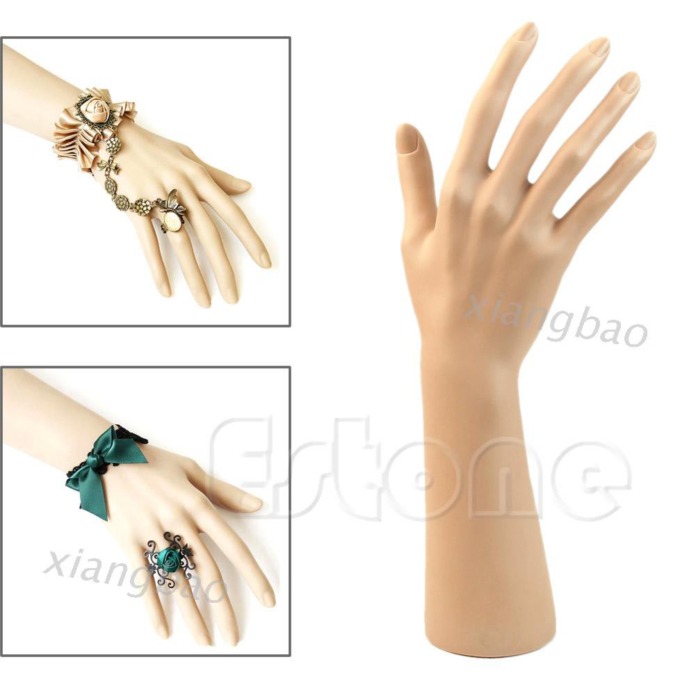 Mô hình bàn tay trưng bày đồ trang sức tiện dụng