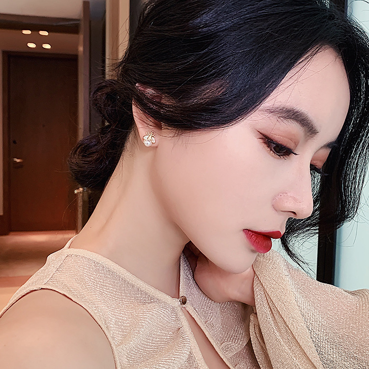 Hoa tai mạ bạc 925 kiểu chú ong đính ngọc trai giả đơn giản phong cách Hàn Quốc thời trang