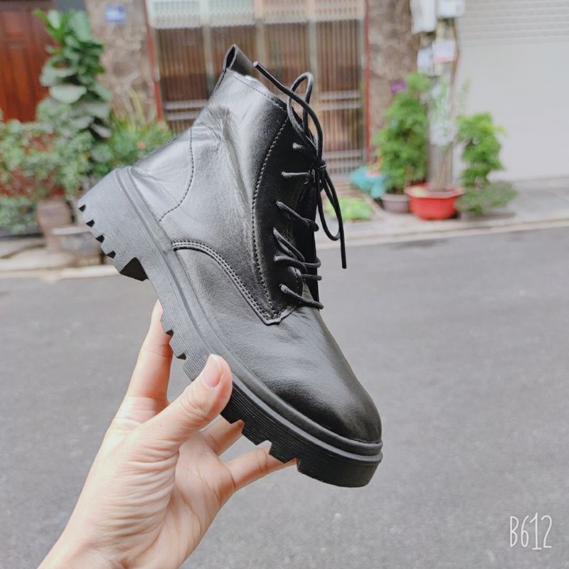 Giày Bốt ulzzang , bốt chiến binh cao cổ buộc dây da PU màu đen đế 5cm TGS115