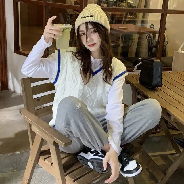 Bộ áo sweater không tay + áo thun tay dài màu trơn sành điệu cho nữ