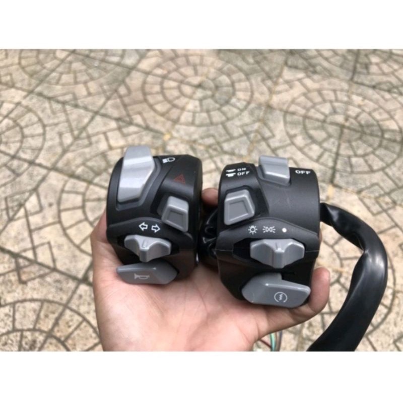 Cùm công tắc Light Master có đèn Led Full chức năng gắn mọi loại xe.